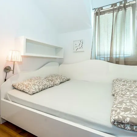 Karla Mara Ana Ivan & Jo *