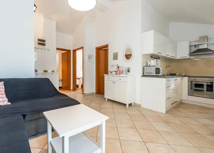 Karla Mara Ana Ivan & Jo Apartamento