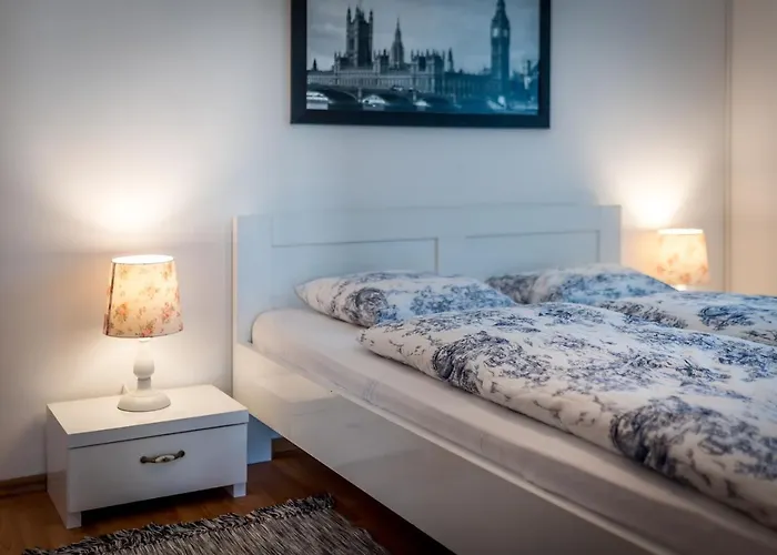 Karla Mara Ana Ivan & Jo Apartamento