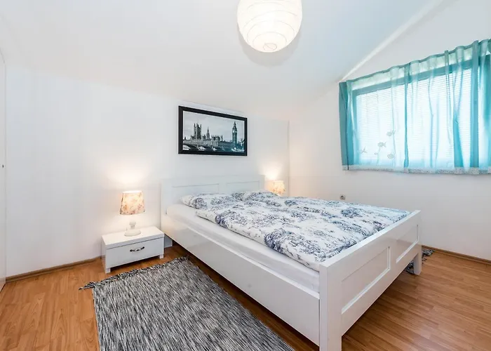 Karla Mara Ana Ivan & Jo Apartamento