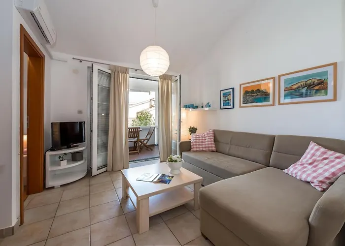 Karla Mara Ana Ivan & Jo Apartamento *